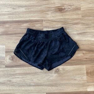 Lululemon Low Rise Hotty Hot Shorts Size 6